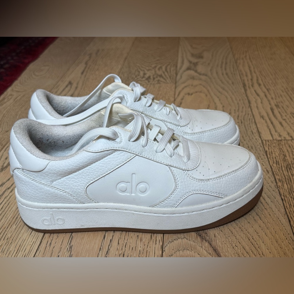 ALO Yoga White recovery sneakers